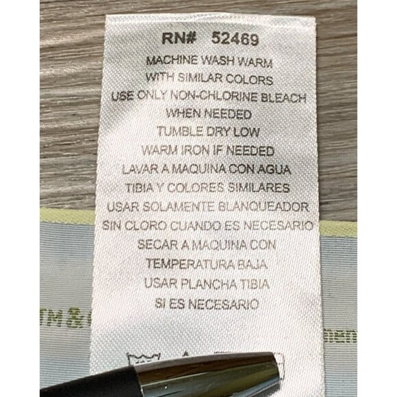 Looney Tunes Tweety Christmas Scrub Top Size S Blue Cartoon Print V-Neck Holiday - Picture 16 of 16